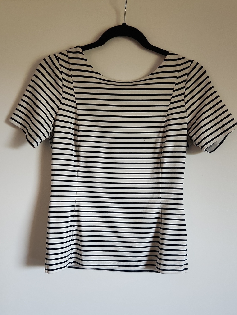 Banana Republic White and Black Striped Short Sleeve Scoop Tee